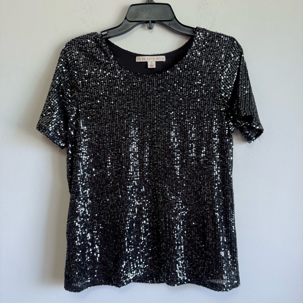 Good Days Only Black Sequin Short Sleeve Top Size Small NWT
